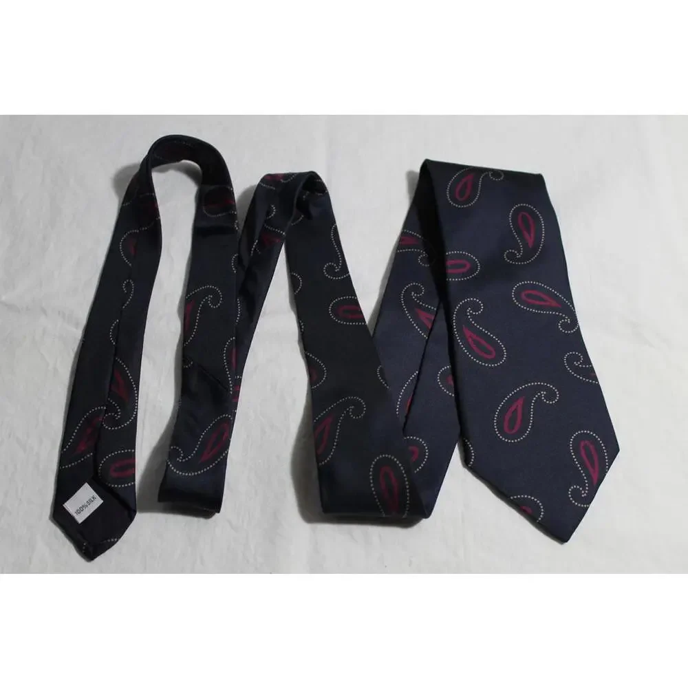 Vintage GANT 3.25 X 58 Inch Silk Necktie, Navy & Maroon Paisley, Narrow Tie